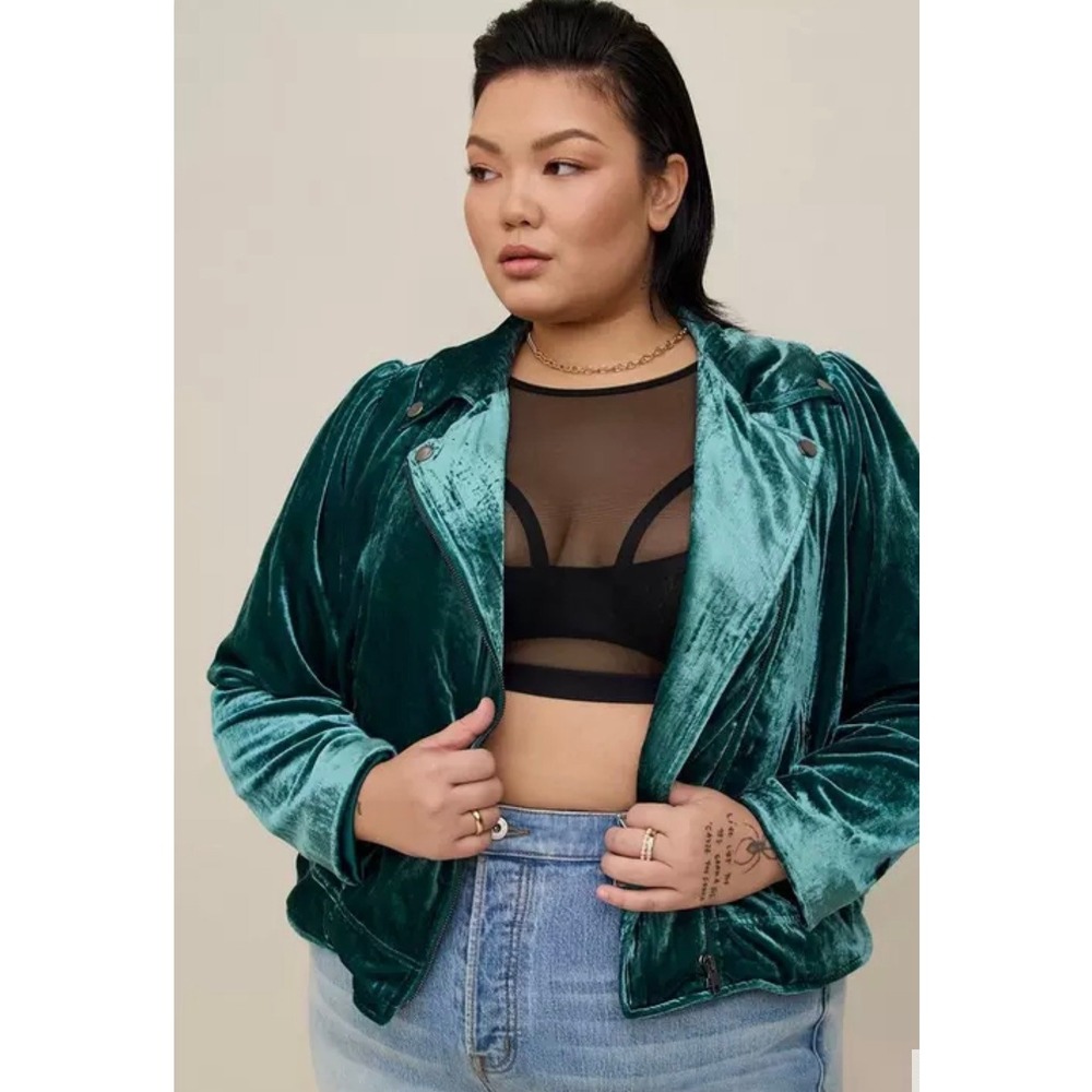 Torrid Green Velvet Moto Jacket Plus‎ Size 3 Puff Shoulder Asymmetric Zip Luxe